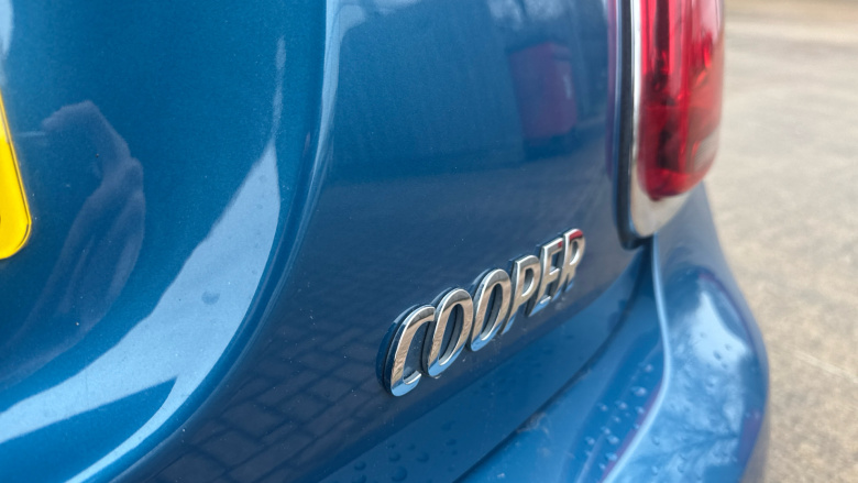 MINI Hatchback 1.5 Cooper Classic 5dr Auto Petrol Hatchback